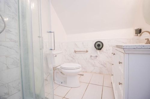 33 St, West Bridgewater MA 02379-1030 exterior