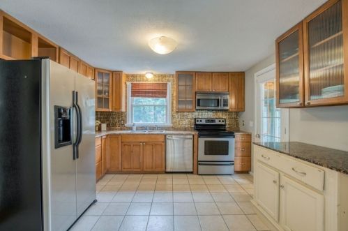 37 Old Farm Rd, Montgomery, MA 01085-5017