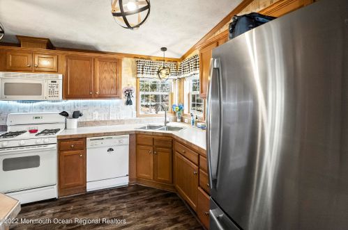 60 Southwind Cir, Jackson Twp NJ 08527-2826 exterior