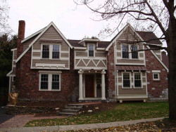 140 Langdon St, Newton, MA 02458-1983