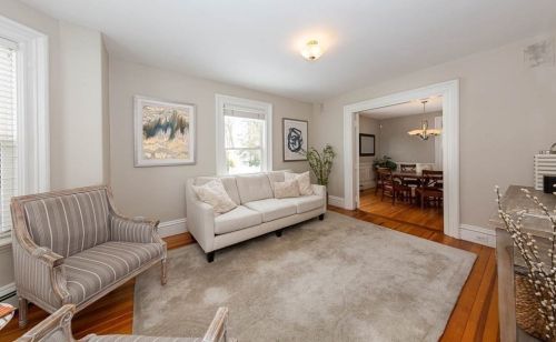 24 Walnut Pl, Newton MA 02460-1819 exterior