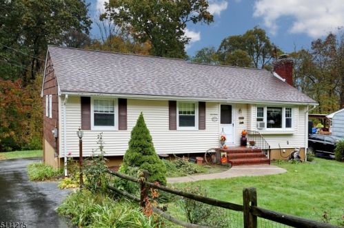 17 Russell Rd, Skyline Lakes NJ 07456-2230 exterior