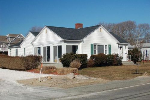 307 Shore St, Falmouth, MA 02540-3821