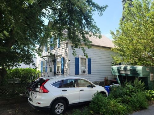 49 Howard St, New Bedford, MA 02745-1929