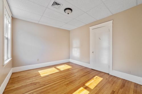 141 Cambridge St, Worcester MA 01603-2339 exterior