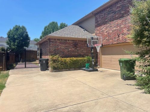 909 Chestnut Ct, Plano TX  75094-4380 exterior