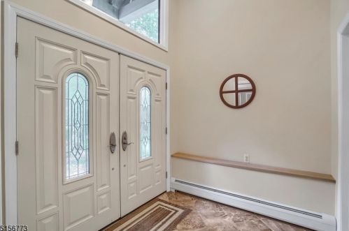 18 Cheshire Ln, Skyline Lakes, NJ 07456-2736