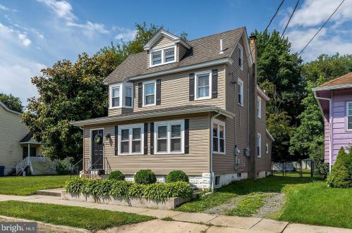 262 Chestnut St, West Deptford, NJ 08093-1305