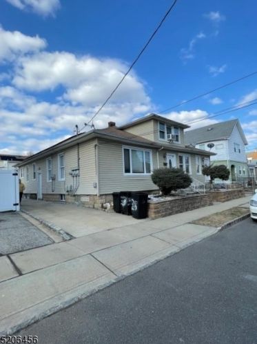 35 Ralph St, Belleville, NJ 07109-3110