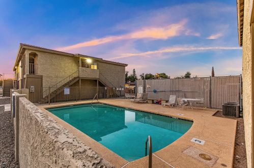 3818 Earll Dr, Phoenix AZ 85018-7149 exterior