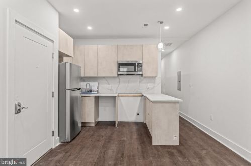 253 3rd St, Philadelphia PA 19106-1209 exterior