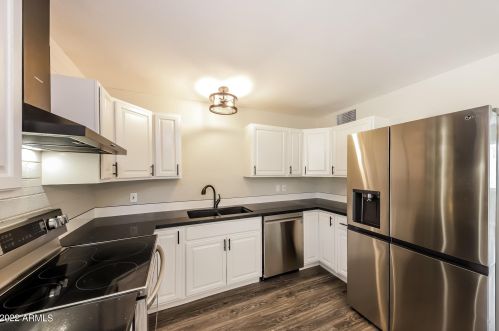 1328 Christy Dr, Phoenix AZ  85020-1106 exterior