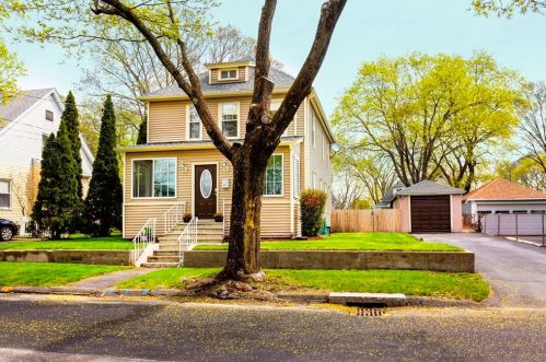 11 Edlin St, Worcester, MA 01603-1945