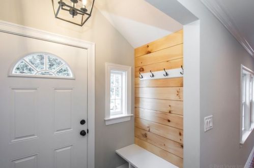 214 Riverside Dr, Dedham MA  02026-6932 exterior