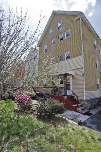 10 Viall St, New Bedford, MA 02744-2505