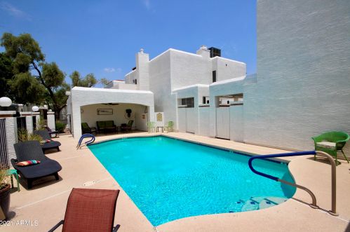 6531 3rd Ave, Phoenix AZ  85013-1258 exterior