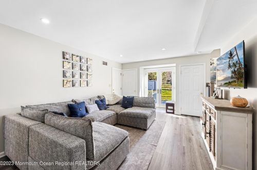 450 Branch Ave, Little Silver NJ  07739-1111 exterior