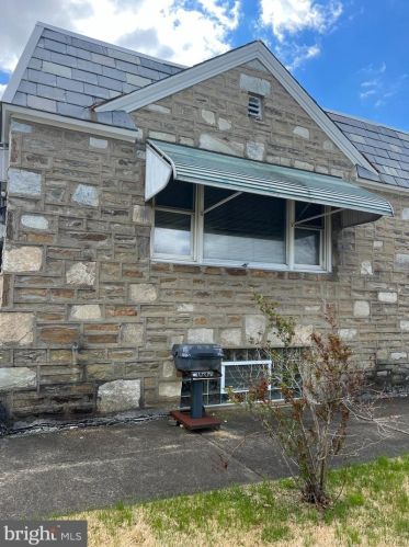 7735 Dungan Rd, Philadelphia, PA 19111-2732