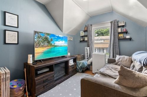 32 Warner St, Gloucester MA 01930-2841 exterior