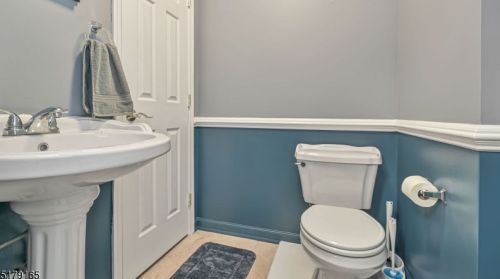 72 High Mtn Rd, Skyline Lakes NJ 07456-2510 exterior