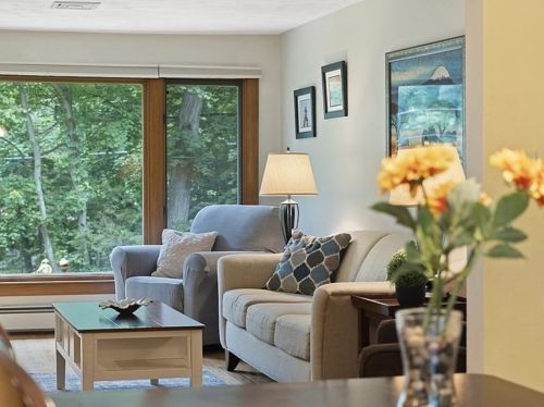 176 Woodland Rd, Southborough MA  01772-2035 exterior