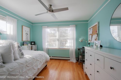 33 Sunnycrest Dr, Little Silver NJ 07739-1126 exterior