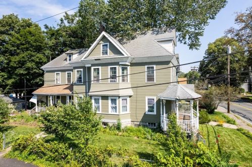 73 Tremont St, Taunton MA 02780-3083 exterior