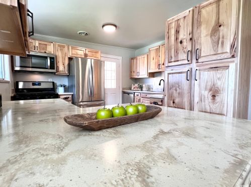 10227 Zinnia Way, Sandy UT 84094-4459 exterior