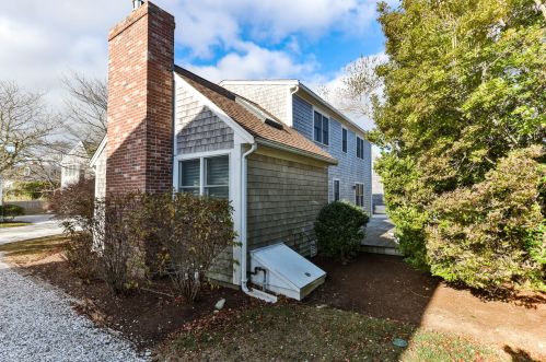 8 Lobster Ln, Chatham, MA 02633-2581
