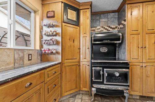 7993 Erique Way, Sandy UT 84093-6422 exterior