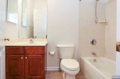 304 Freedom Ln, Belleville NJ 07109-5336 exterior