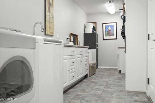 210 Butler Dr, Phoenix AZ 85051-4649 exterior