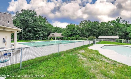 402 Daffodil Dr, Jackson Twp NJ 08527-4127 exterior