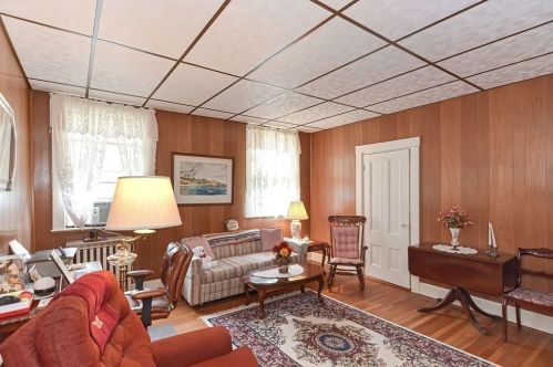 23 Nahanton St, Newton MA 02459-2907 exterior