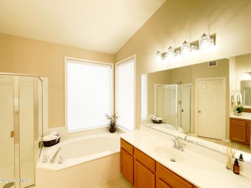 1736 Cathedral Rock Dr, Phoenix AZ 85048-9136 exterior