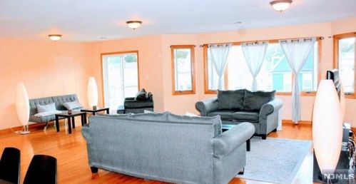 85 Devon Ter, Kearny NJ  07032-3331 exterior