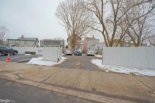 61 Barber Ave, West Deptford NJ 08096-2832 exterior