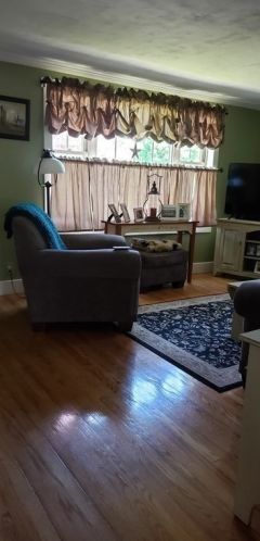 1562 Sassaquin Ave, New Bedford MA 02745-2328 exterior