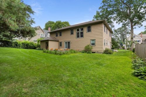 61 Savoy Rd, Needham, MA 02492-4035