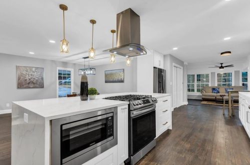 2022 Deren Way, Atlanta GA  30345-3710 exterior