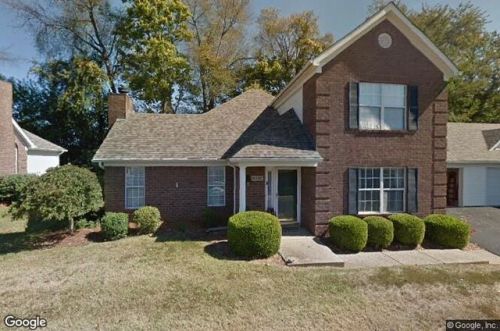 8225 Eagle Creek Dr, Louisville, KY 40222-3955