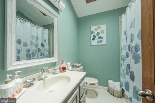 431 Meadowcroft Rd, West Deptford NJ 08096-4007 exterior