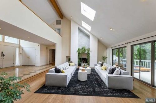 217 Wilson Dr, Cresskill NJ  07626-1711 exterior