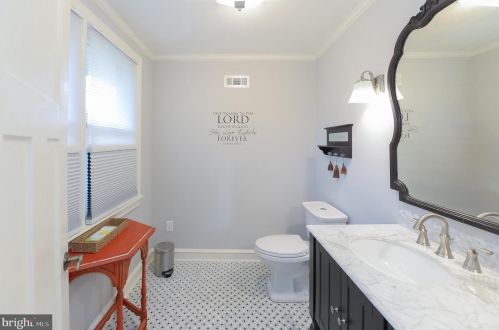 645 Kings Hwy, West Deptford NJ 08096-3129 exterior