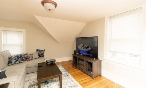 60 Rockland St, Fall River MA 02724-2817 exterior