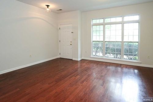 304 Freedom Ln, Belleville NJ 07109-5336 exterior