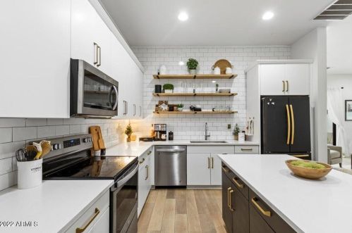 3130 Beryl Ave, Phoenix AZ  85028-3806 exterior