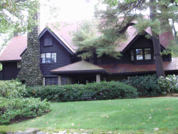 221 Prince St, Newton, MA 02465-2919