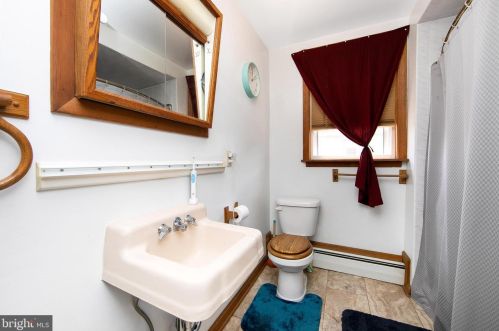 132 Main St, West Deptford NJ 08051-1046 exterior