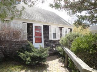 23 Orleans Rd, Orleans MA  02653-2401 exterior